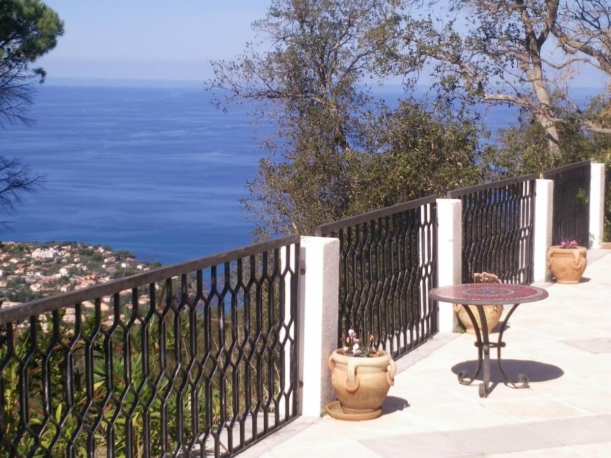Incantevole Villa Con Vista Mozzafiato Чефалу Екстериор снимка