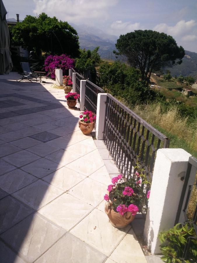 Incantevole Villa Con Vista Mozzafiato Чефалу Екстериор снимка